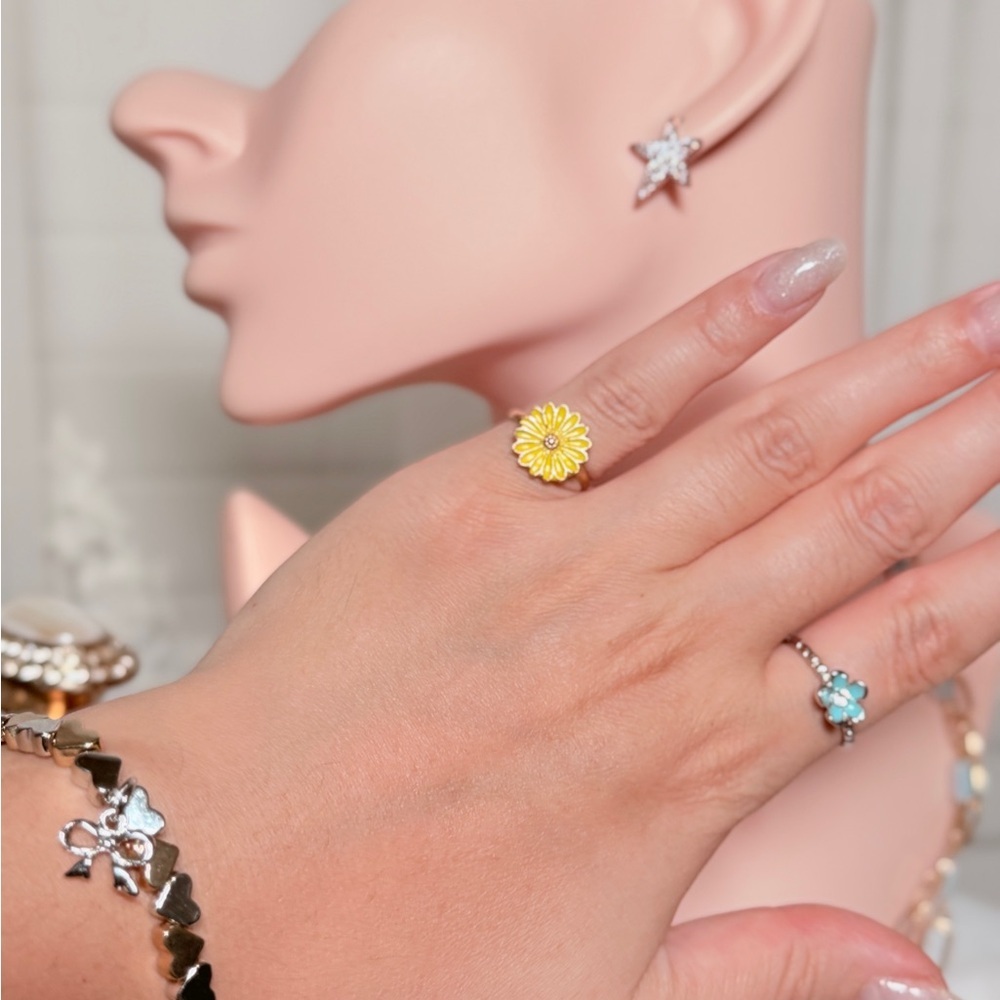 ⚜️ Girl’s Daisy Yellow Flower Ring 🌼 - Picture 4 of 4